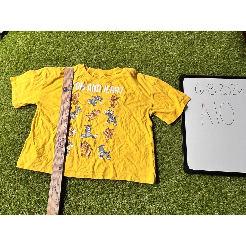 Tom and Jerry Womens Yellow Graphic Crop Tshirt Size S Short Sleeve J22063
